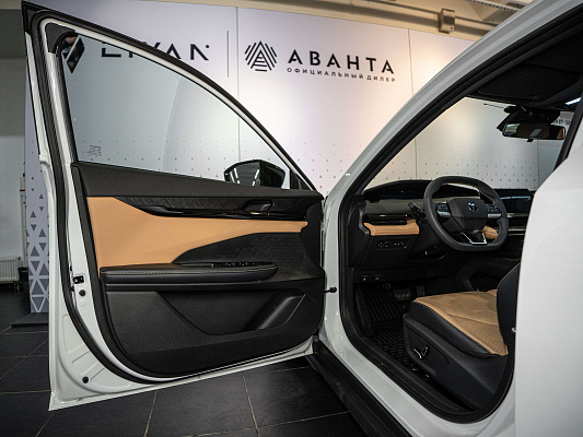 Changan UNI-V LX 1.5 AMT White 1