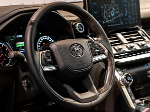 Toyota Land Cruiser 300 ZX (7 мест) 3.4 AT